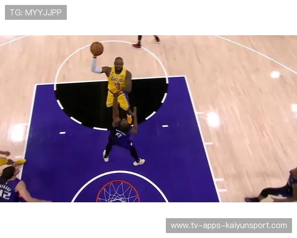 湖人里夫斯突破造犯规，罚球线稳稳收分
