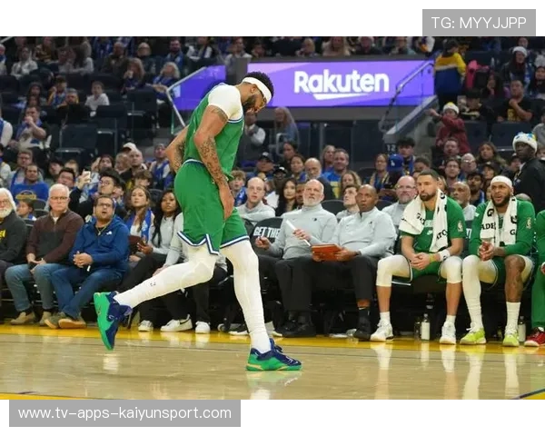 金州勇士憾负达拉斯独行侠，德雷蒙德·格林防守失位，末节画面让人窒息